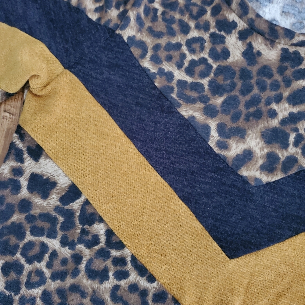 Leopard Top - Picture 3 of 3